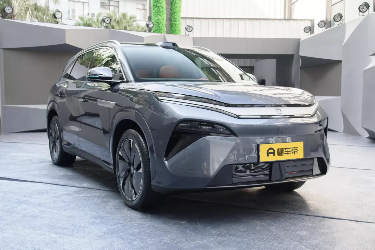 BYD Tang L — фото 7, екстер’єр